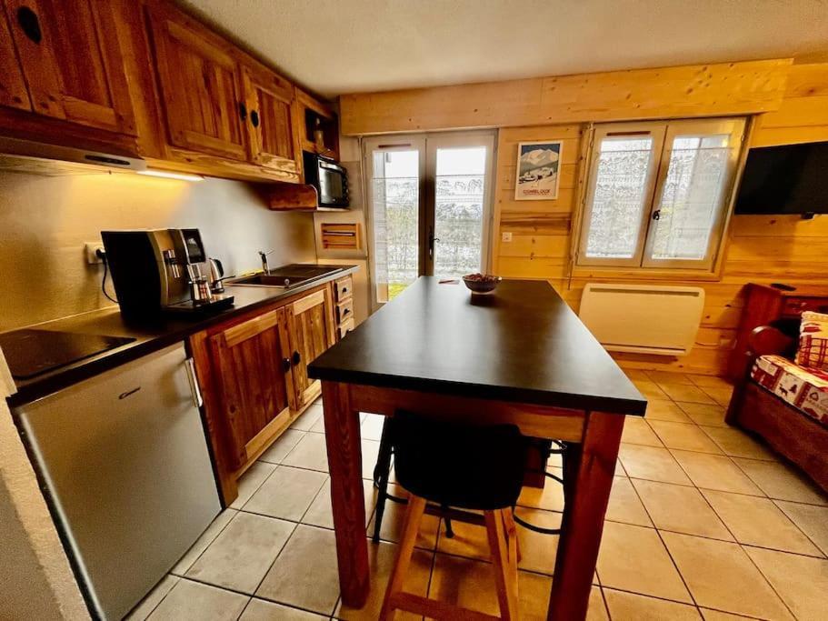 Appartement Au Pied Des Pistes Комблу Экстерьер фото