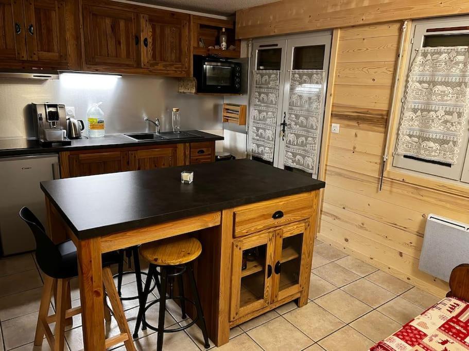 Appartement Au Pied Des Pistes Комблу Экстерьер фото