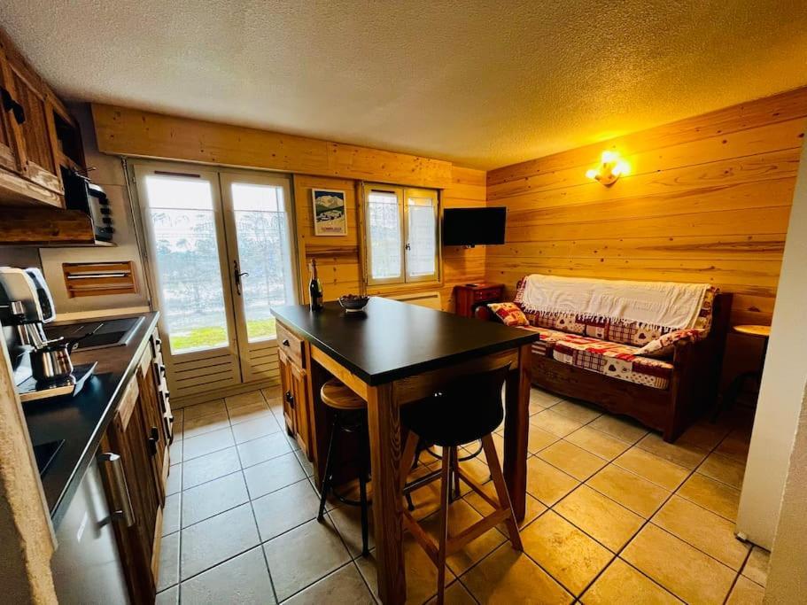 Appartement Au Pied Des Pistes Комблу Экстерьер фото
